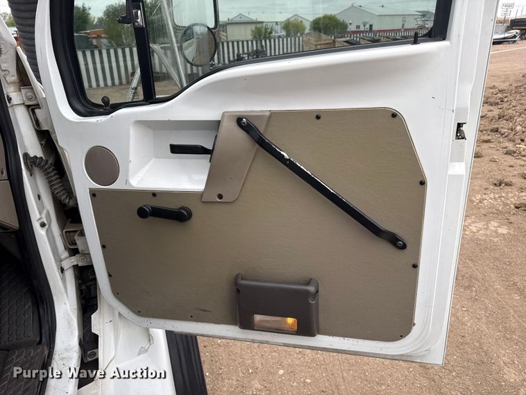 image for item DS6830 2007 Sterling L7500 sewer jetter truck