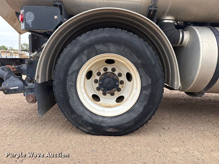 image for item DS6830 2007 Sterling L7500 sewer jetter truck
