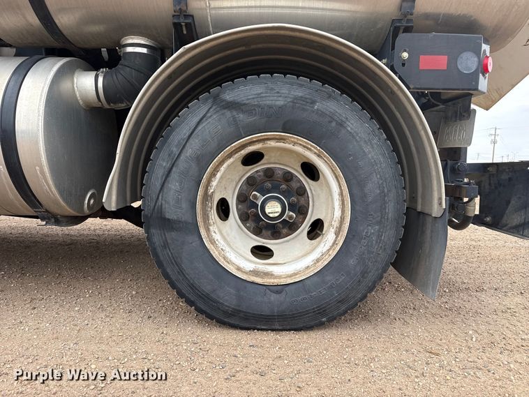 image for item DS6830 2007 Sterling L7500 sewer jetter truck