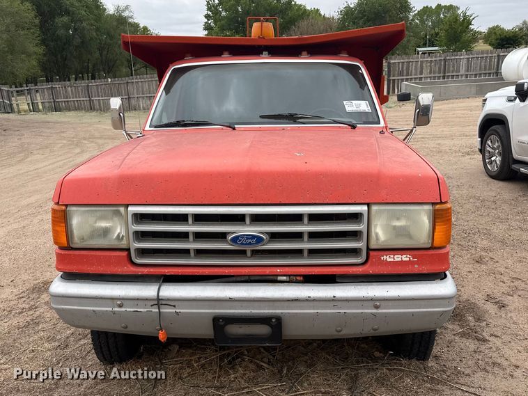 image for item DS6835 1991 Ford F450 Super Duty dump truck