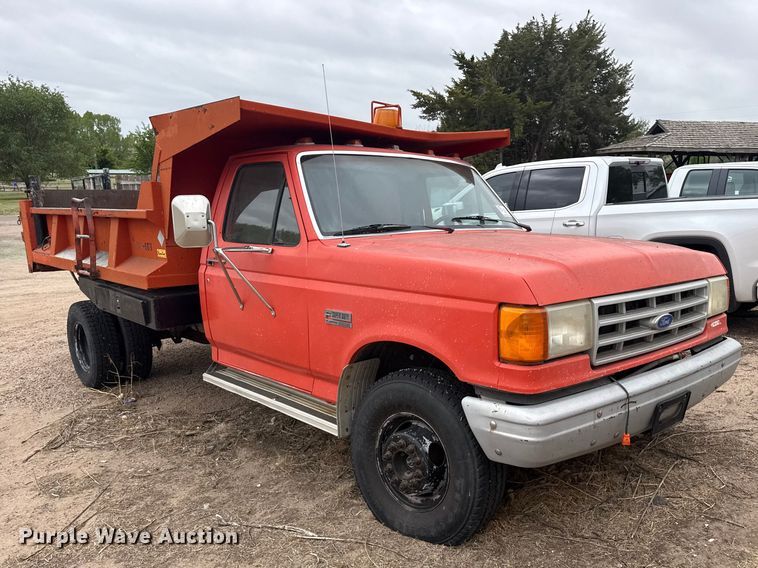 image for item DS6835 1991 Ford F450 Super Duty dump truck
