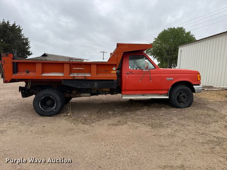 image for item DS6835 1991 Ford F450 Super Duty dump truck
