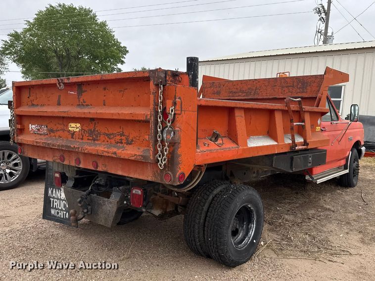 image for item DS6835 1991 Ford F450 Super Duty dump truck