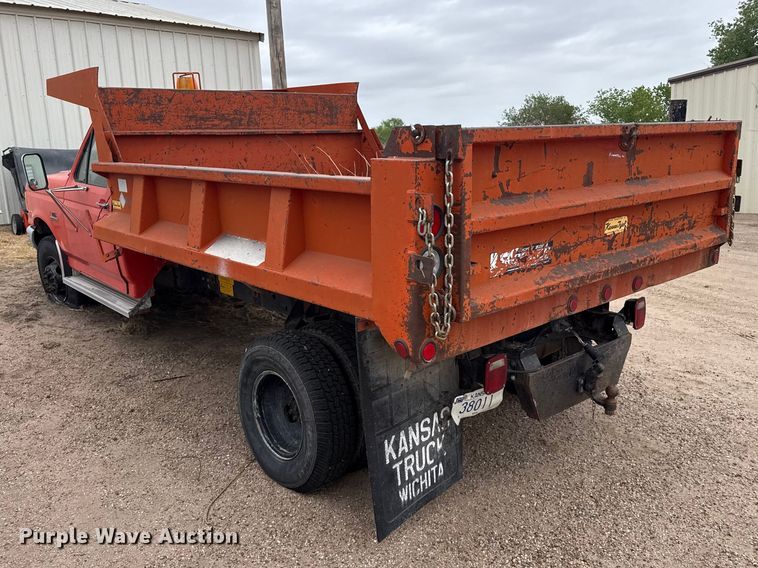 image for item DS6835 1991 Ford F450 Super Duty dump truck