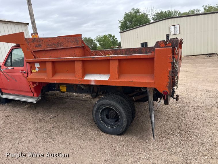 image for item DS6835 1991 Ford F450 Super Duty dump truck