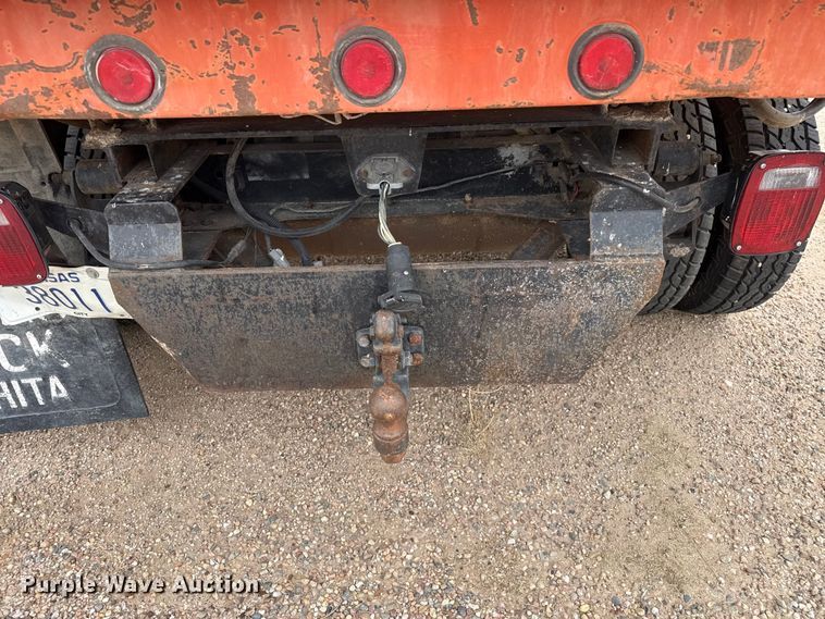 image for item DS6835 1991 Ford F450 Super Duty dump truck
