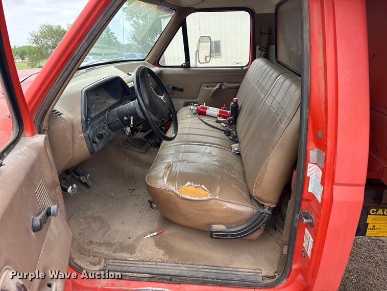 image for item DS6835 1991 Ford F450 Super Duty dump truck