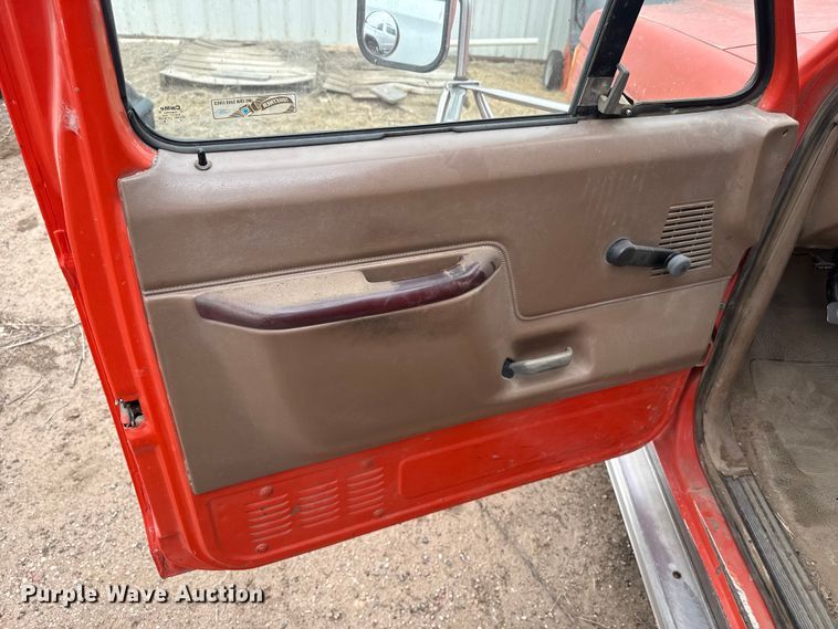 image for item DS6835 1991 Ford F450 Super Duty dump truck