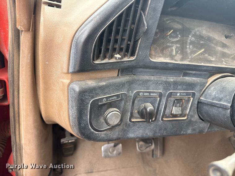 image for item DS6835 1991 Ford F450 Super Duty dump truck