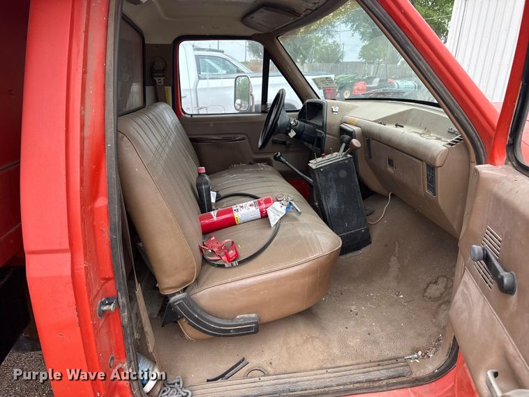 image for item DS6835 1991 Ford F450 Super Duty dump truck