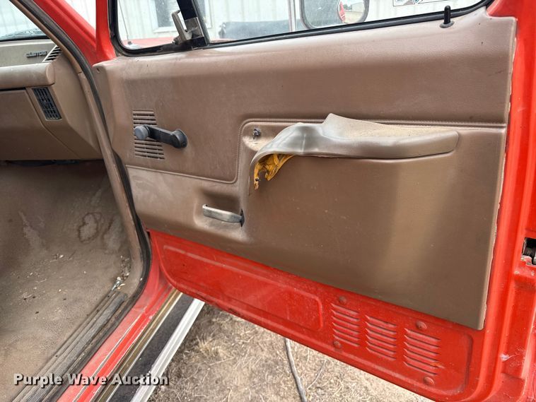 image for item DS6835 1991 Ford F450 Super Duty dump truck