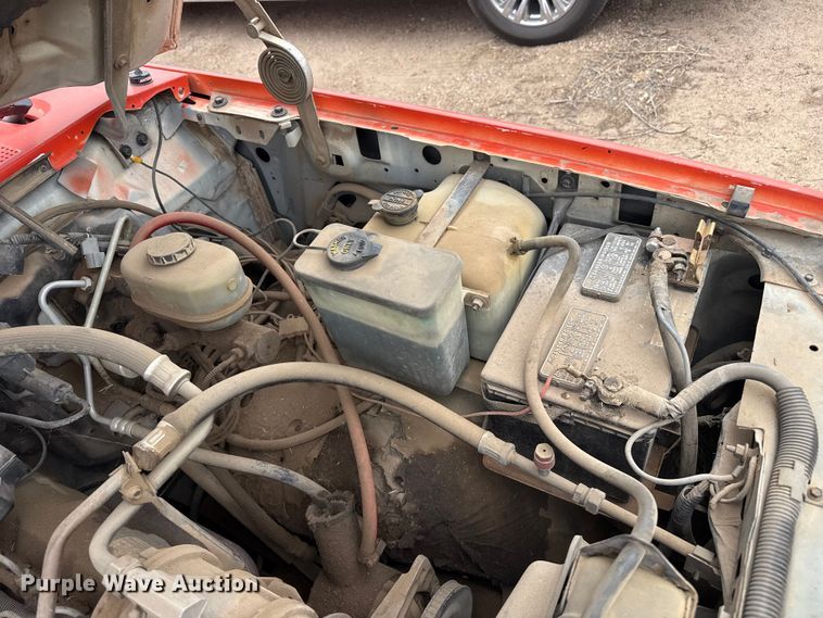 image for item DS6835 1991 Ford F450 Super Duty dump truck
