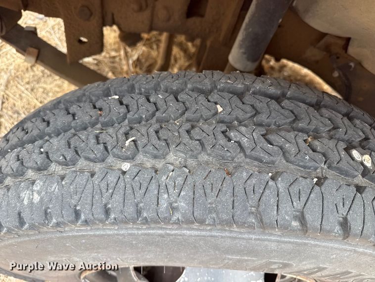image for item DS6835 1991 Ford F450 Super Duty dump truck