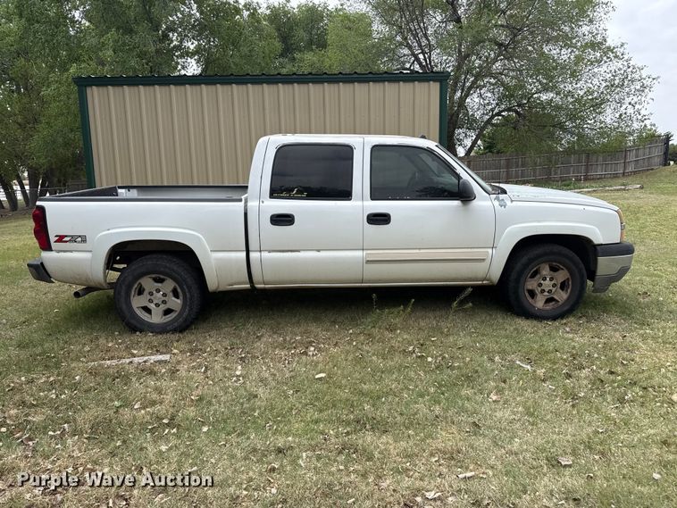 image for item DS6838 2005 Chevrolet Silverado 1500 Crew Cab pickup truck