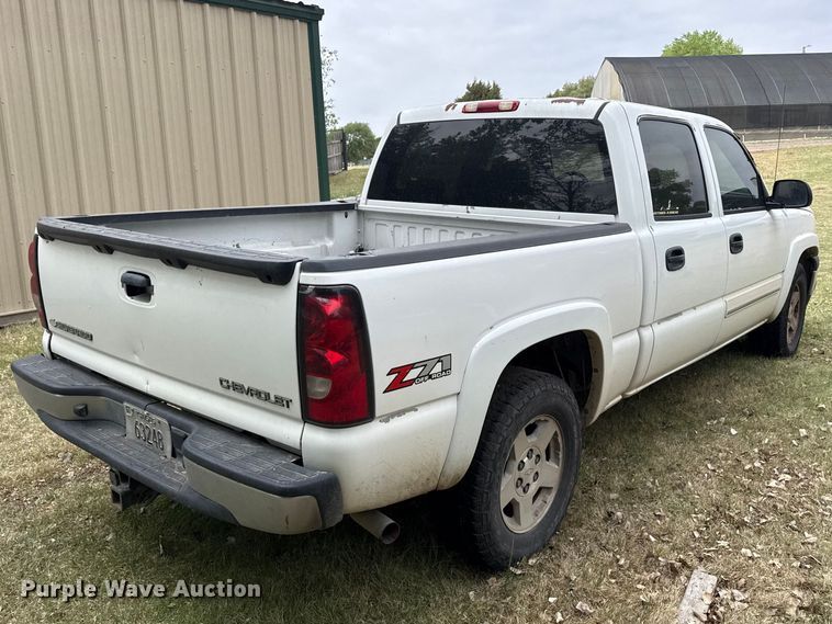 image for item DS6838 2005 Chevrolet Silverado 1500 Crew Cab pickup truck