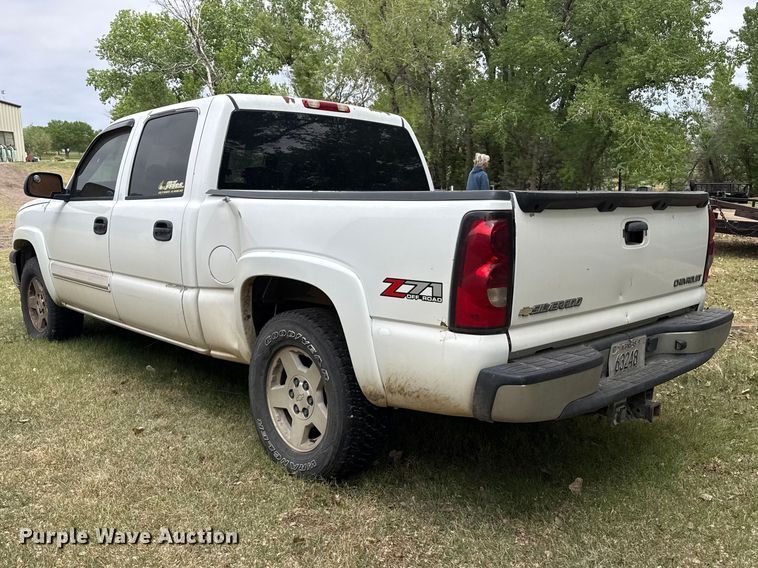 image for item DS6838 2005 Chevrolet Silverado 1500 Crew Cab pickup truck