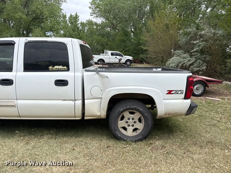 image for item DS6838 2005 Chevrolet Silverado 1500 Crew Cab pickup truck