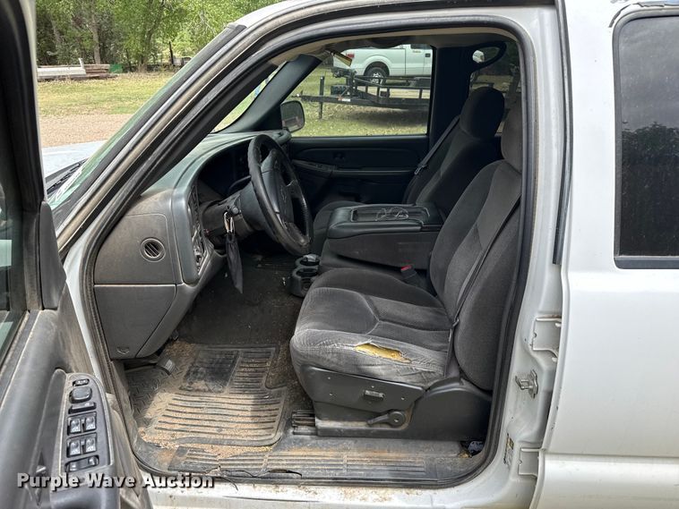 image for item DS6838 2005 Chevrolet Silverado 1500 Crew Cab pickup truck