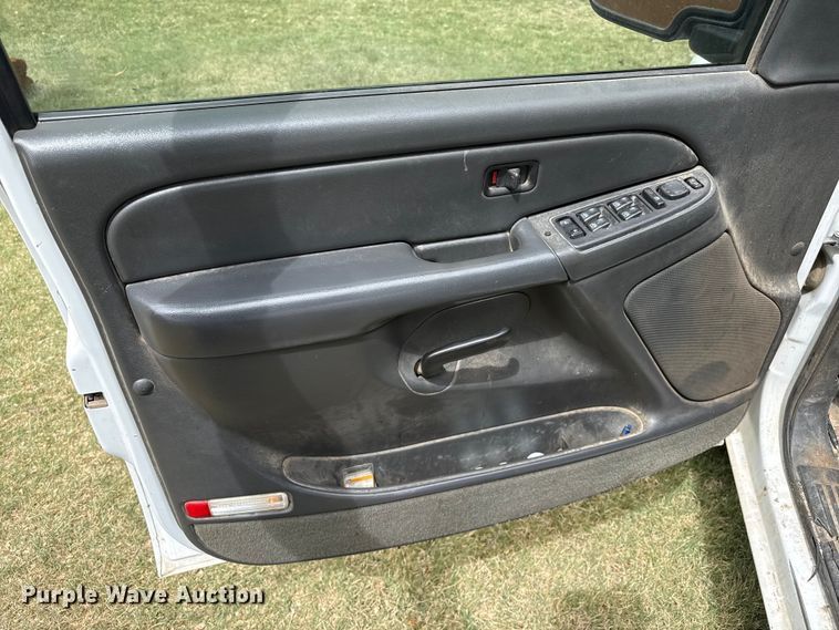 image for item DS6838 2005 Chevrolet Silverado 1500 Crew Cab pickup truck