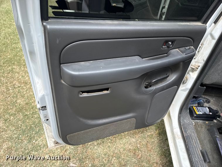 image for item DS6838 2005 Chevrolet Silverado 1500 Crew Cab pickup truck