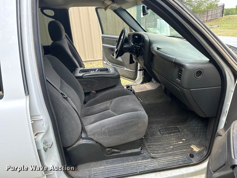 image for item DS6838 2005 Chevrolet Silverado 1500 Crew Cab pickup truck