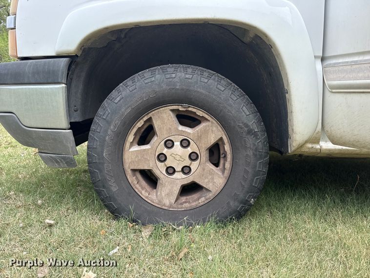 image for item DS6838 2005 Chevrolet Silverado 1500 Crew Cab pickup truck