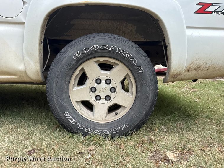 image for item DS6838 2005 Chevrolet Silverado 1500 Crew Cab pickup truck