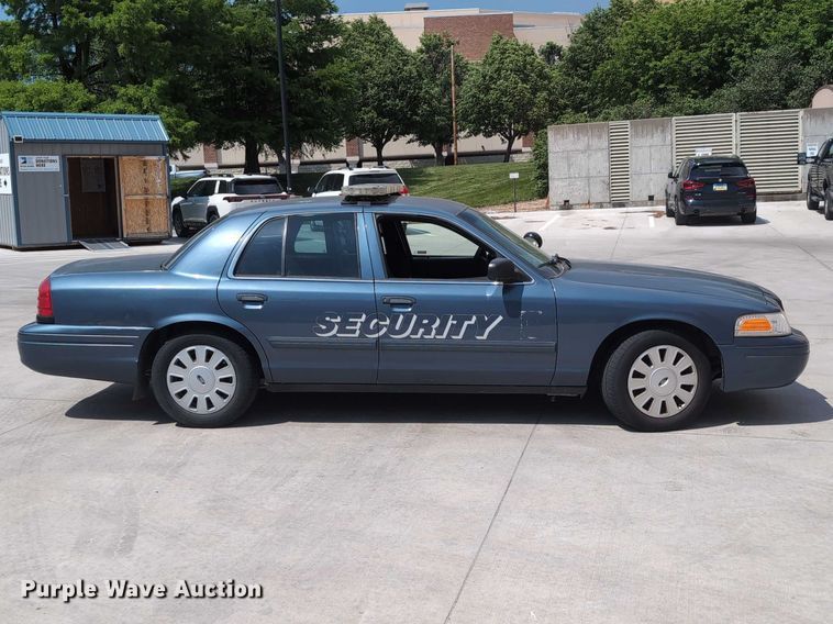 image for item DT1754 2009 Ford Crown Victoria Police Interceptor 