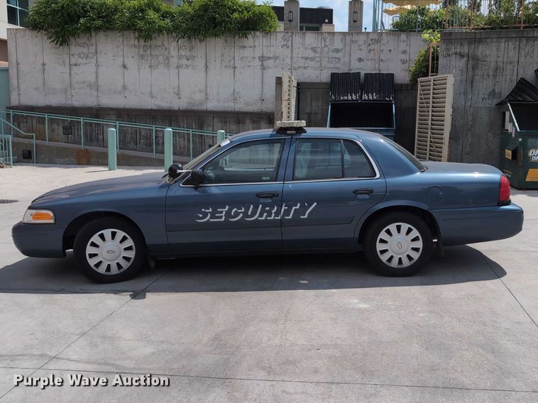 image for item DT1754 2009 Ford Crown Victoria Police Interceptor 
