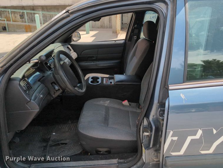image for item DT1754 2009 Ford Crown Victoria Police Interceptor 