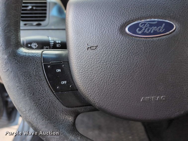 image for item DT1754 2009 Ford Crown Victoria Police Interceptor 