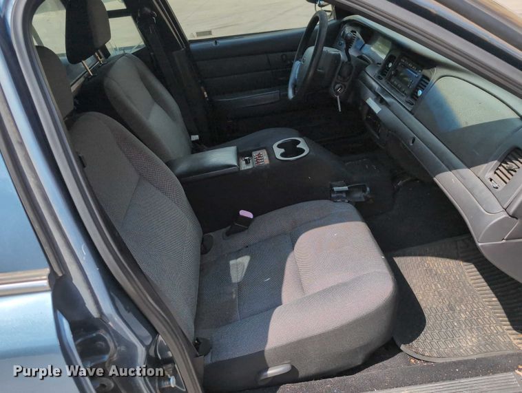 image for item DT1754 2009 Ford Crown Victoria Police Interceptor 