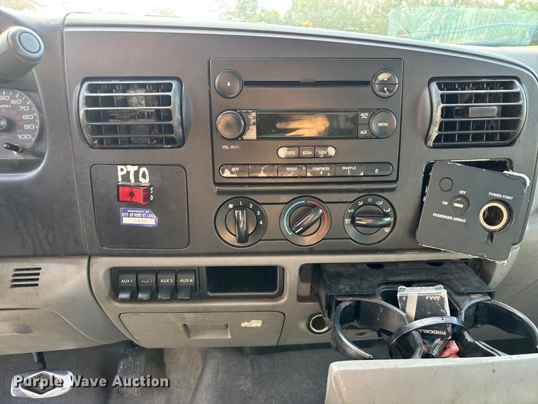 image for item DU6253 2007 Ford F550 utility / service truck