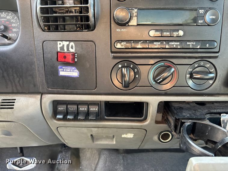 image for item DU6253 2007 Ford F550 utility / service truck
