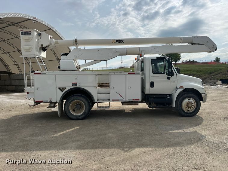 image for item DV0905 2005 International 4300 bucket truck