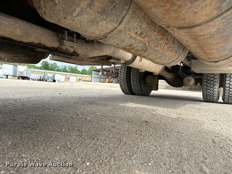image for item DV0905 2005 International 4300 bucket truck