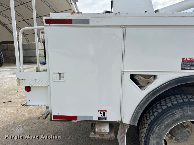 image for item DV0905 2005 International 4300 bucket truck