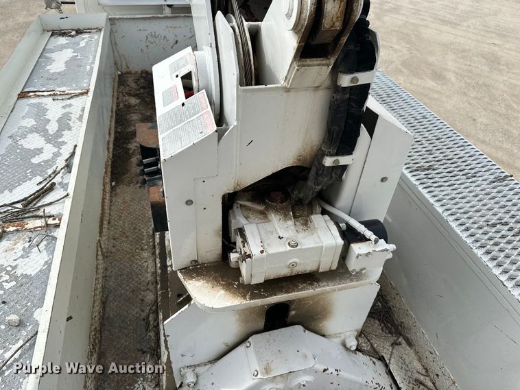 image for item DV0905 2005 International 4300 bucket truck