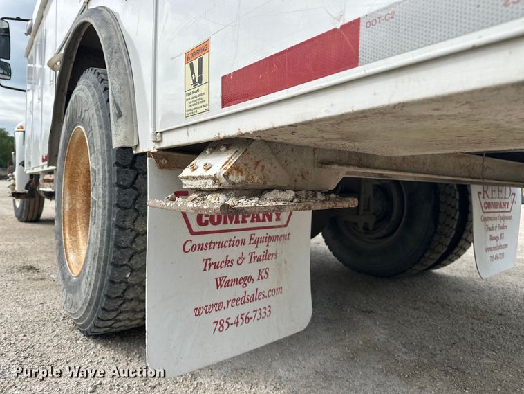 image for item DV0905 2005 International 4300 bucket truck