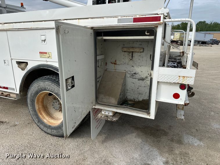 image for item DV0905 2005 International 4300 bucket truck