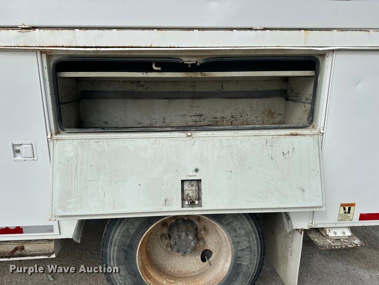 image for item DV0905 2005 International 4300 bucket truck