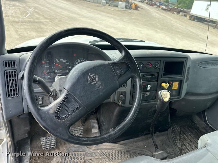 image for item DV0905 2005 International 4300 bucket truck
