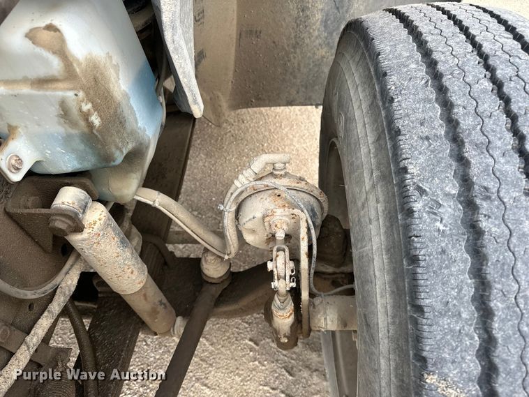 image for item DV0905 2005 International 4300 bucket truck