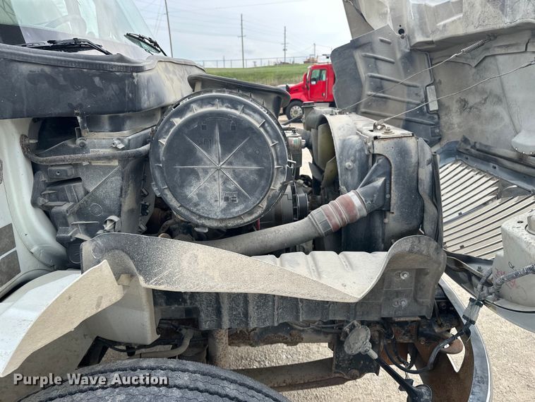 image for item DV0905 2005 International 4300 bucket truck