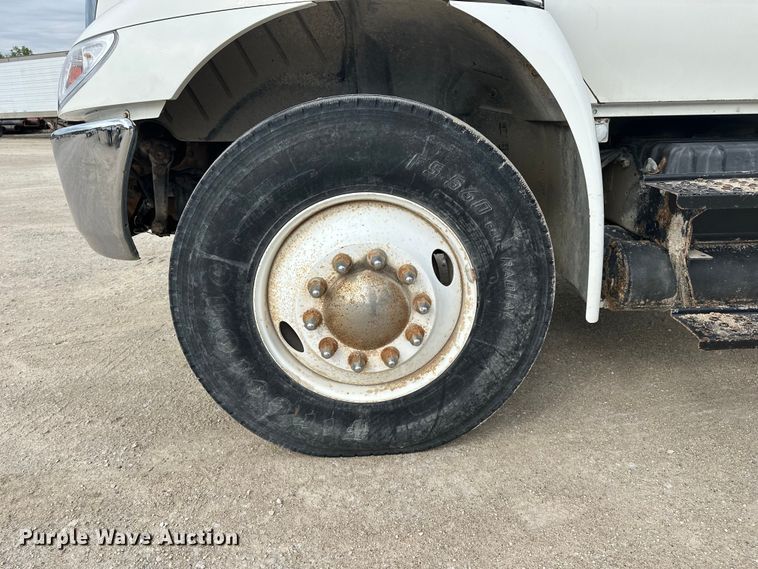 image for item DV0905 2005 International 4300 bucket truck