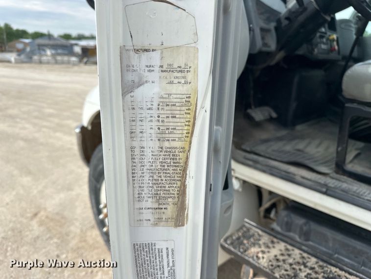 image for item DV0905 2005 International 4300 bucket truck