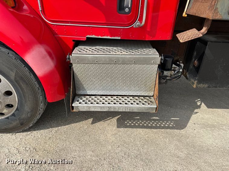 image for item DV0906 2005 Kenworth T300 dump truck