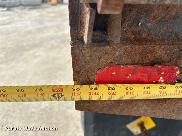 image for item DV0906 2005 Kenworth T300 dump truck