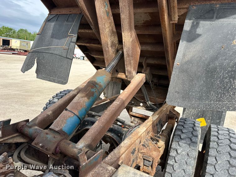 image for item DV0906 2005 Kenworth T300 dump truck