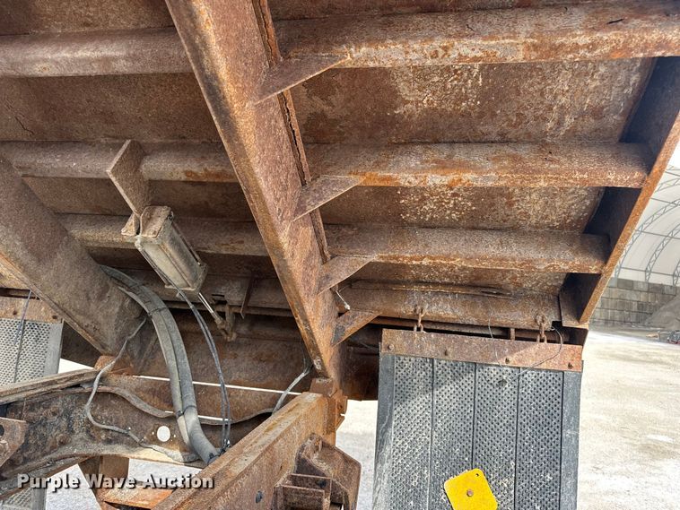 image for item DV0906 2005 Kenworth T300 dump truck